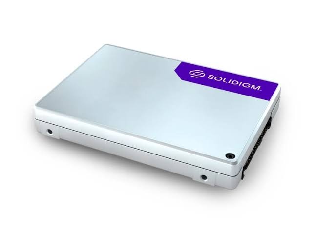 Solidigm D7-P5520 SSDPF2KX076T11Z 7.68TB 2.5-Inch U.2 PCIe 4.0 NVMe Data Center SSD